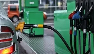 Бензин дешевшає, дизель дорожчає: які ціни на АЗС 25 серпня